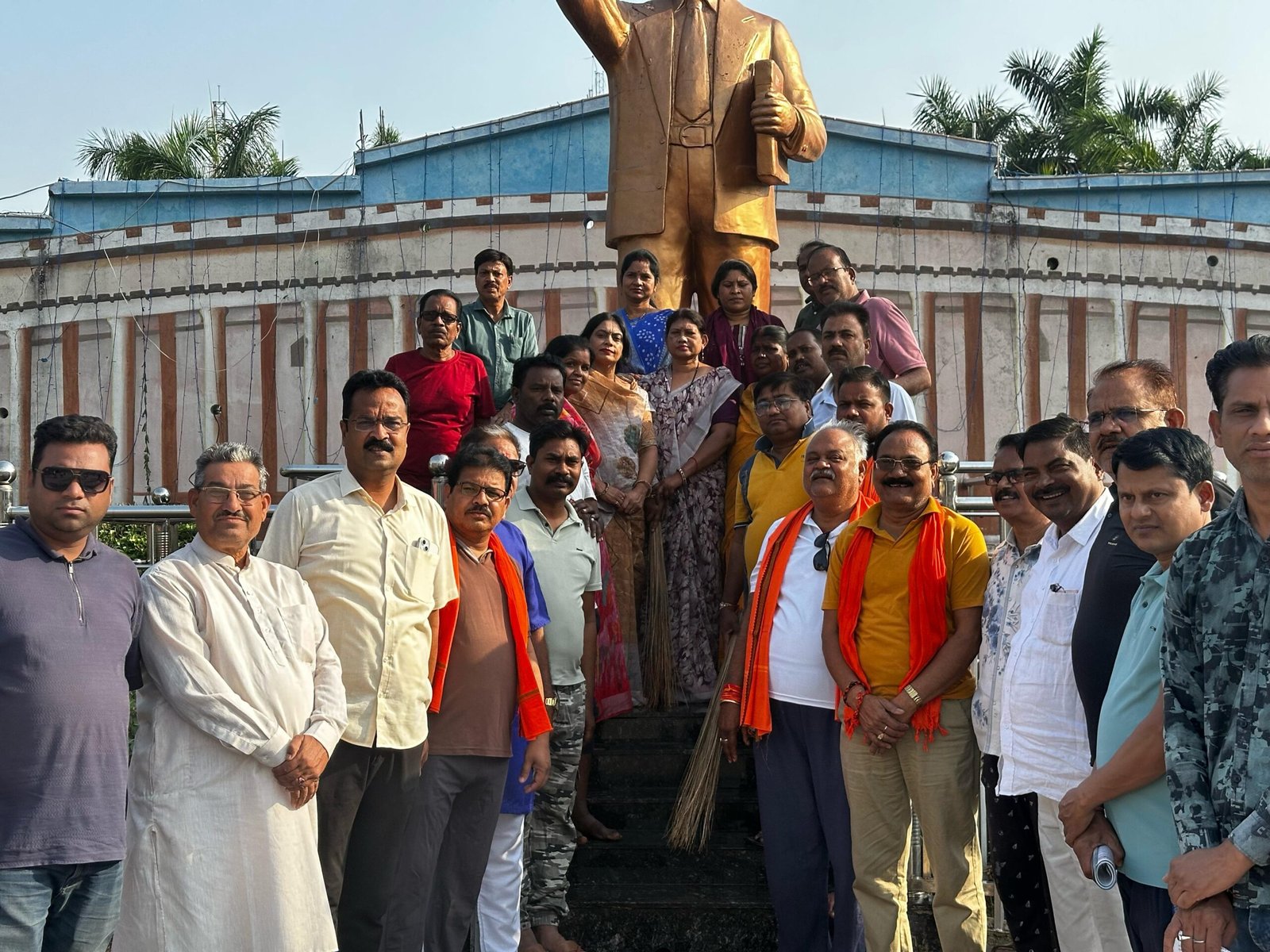 जिलाध्यक्ष महेश जैन के निर्देशन में तथा नगरपालिका अध्यक्ष अरुण कौशिक के नेतृत्व में आज कांकेर नगर में विशेष सफाई अभियान चलाया गया।