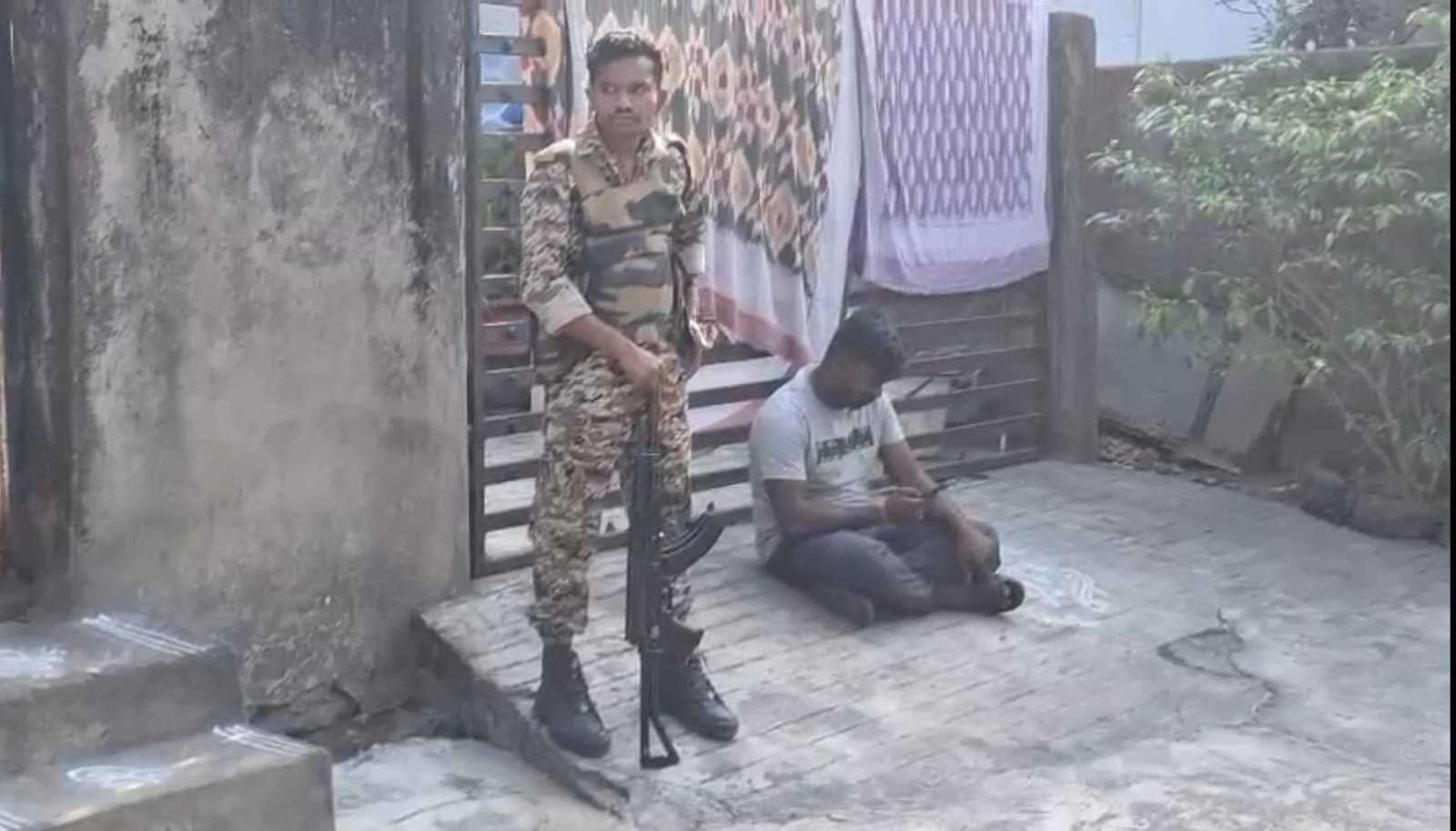 एसीबी और EOW की संयुक्त टीमों ने तेंदूपत्ता बोनस घोटाले को लेकर बड़ा कदम उठाया है।