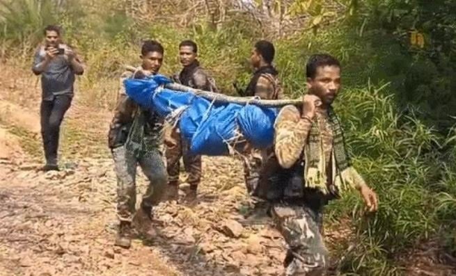 कोंडागांव जिले के मर्दापाल थाना क्षेत्र अंतर्गत मरकामपाल और किलम के घने जंगलों में पुलिस और नक्सलियों के बीच हुई मुठभेड़