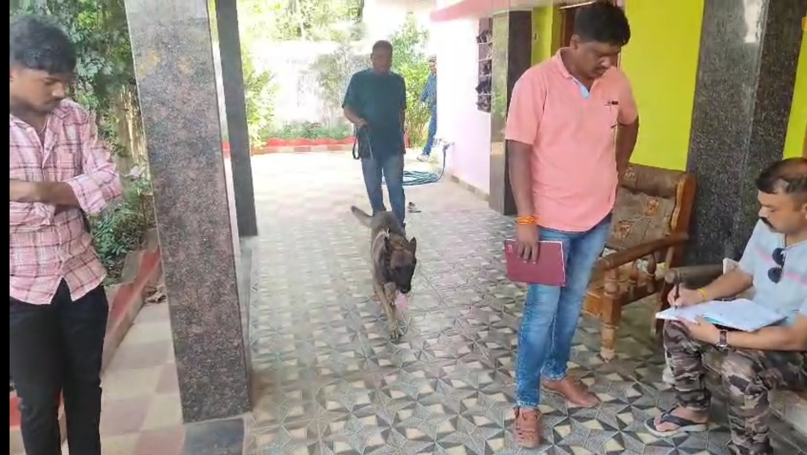 शादी की तैयारी पर पड़ा पानीघर से उड़ाए गए 12 लाख के जेवर और नगदी