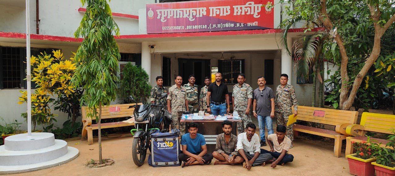 लूटपाट करने वाले 04 आरोपी गिरफ्तार डिलवरी बॉय से की गई थी लूटपाट