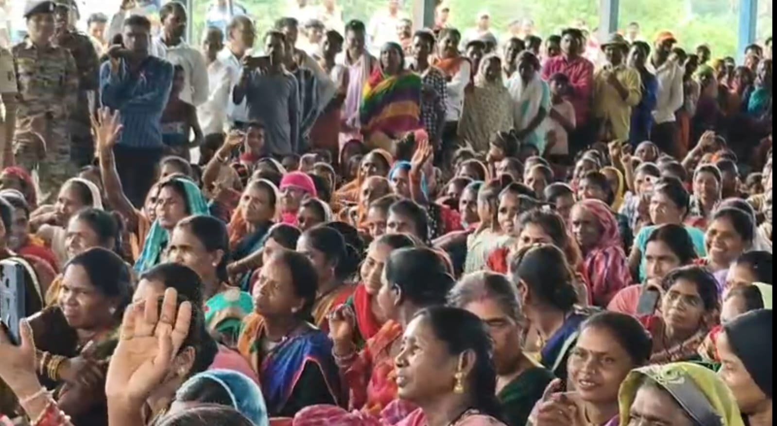 विष्णुदेव साय पहुंचे कांकेर के मांदरी गांव, सुशासन त्योहार में ग्रामीणों से किया संवाद
