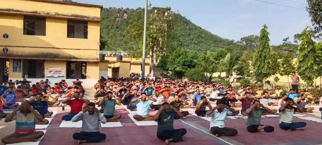 योग दिवस पर अनोखी पहल, 295 बंदियों ने किया सामूहिक योगाभ्यास