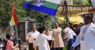 जन सहयोग के सदस्यों ने श्रद्धालुओं से मिलकर महावीर जयंती की बधाइयां दीं और भगवान महावीर के अहिंसा, करुणा और सत्य के संदेश को जीवन में उतारने की प्रेरणा दी।