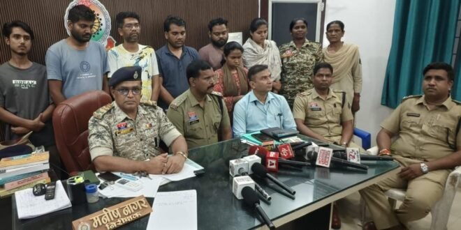 लोन दिलाने के नाम पर बड़े पैमाने पर धोखाधड़ी करने वाले गिरोह का भंडाफोड़ हुआ है।