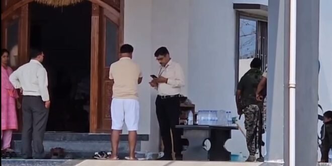 तेंदूपत्ता संग्राहकों को वितरित की जाने वाली करीब 6 करोड़ रुपये की बोनस राशि में कथित अनियमितताओं के मद्देनजर की गई है।