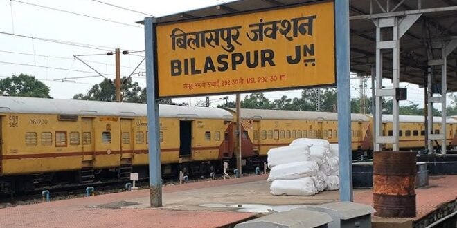 आजाद हिंद एक्सप्रेस से यात्रा कर रहे एक यात्री की अचानक तबीयत बिगड़ने से मौत हुई