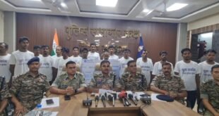 4 हार्डकोर सहित 18 नक्सलियों ने किया आत्मसमर्पण, 39 लाख की इनामी राशि के साथ नक्सलवाद से नाता तोड़ा