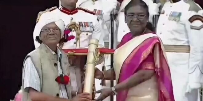 पंडी राम मंडावी को राष्ट्रपति ने पद्मश्री से किया सम्मानित
