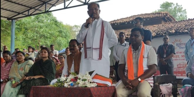 विष्णुदेव साय पहुंचे कांकेर के मांदरी गांव, सुशासन त्योहार में ग्रामीणों से किया संवाद