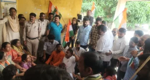 युक्तियुक्तकरण नीति के विरोध में कांकेर में कांग्रेस का हल्लाबोल, DEO कार्यालय का घेराव