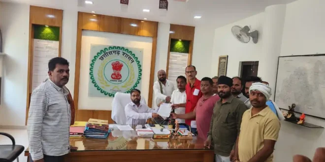 दुधावा तालाब में चल रहे सफाई एवं गहरीकरण कार्य को लेकर राजनीतिक पारा फिर चढा