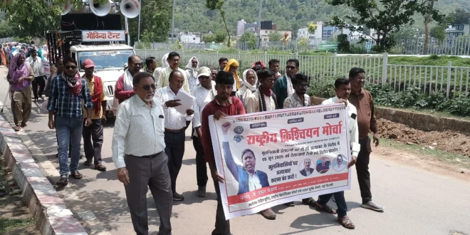 कब्रिस्तान के लिए जमीन और धार्मिक हिंसा के खिलाफ ज्ञापन सौंपा