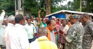 खाद की किल्लत से नाराज़ किसानों ने किया सड़कजाम