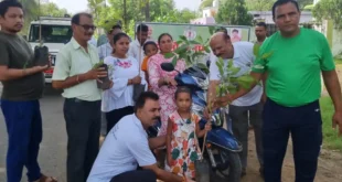 पौधारोपण एवं पौधा वितरण अभियान का किया गया आयोजन।