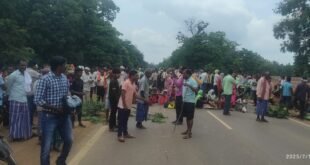 खाद की किल्लत से परेशान किसानों का फूटा गुस्सा