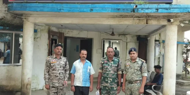 कांकेर पुलिस, अवैध मादक पदार्थ, NITROSUN, ANYREX Plus, मादक पदार्थ बिक्री, नशीले पदार्थ, NDPS Act, दिनेश कोर्राम, राजकुमार सरकार, जामी राजु, विधि से संघर्षरत बालक, पैदल गस्त, बाइक गस्त, रात्रि गस्त, होण्डा स्कूटी जब्त, वनप्लस नॉर्ड मोबाइल, कानूनी कार्रवाई, पुलिस गिरफ्तारी, अपराध नियंत्रण, कांकेर न्यूज़, पुलिस ऑपरेशन, शहर में निगरानी, पुलिस कार्रवाई