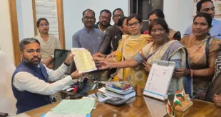 बेईमानी पर तालियाँ और ईमानदारी पर सज़ा-तब सोचिए कौन जीतेगा? ईमानदारी की कीमत चुकाई — लेकिन सम्मान नहीं छोड़ा! #ChhattisgarhNews #KankerNews #MahilaAdhikari #TeacherUnionControversy #HonestyMatters