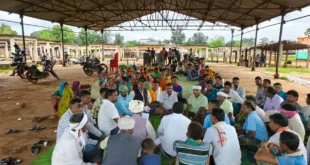 भानुप्रतापपुर ब्लॉक के आश्रम-छात्रावासों में कार्यरत दैनिक वेतनभोगी कर्मचारियों की यह स्थिति न केवल एक प्रशासनिक लापरवाही का उदाहरण है, बल्कि मानवीय संवेदना पर भी प्रश्नचिह्न लगाती है।