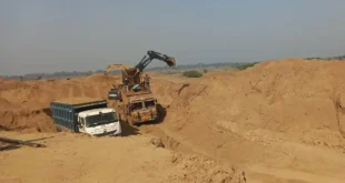 बारिश जाते ही रेत माफिया लौट आए… और प्रशासन अभी भी सो रहा है! ग्रामीण शिकायतें दे रहे… माफिया ले जा रहे रेत… सवाल-कार्रवाई कौन करेगा? #BreakingKanker #Durgukondal #News #SandMafia #IllegalMiningCG