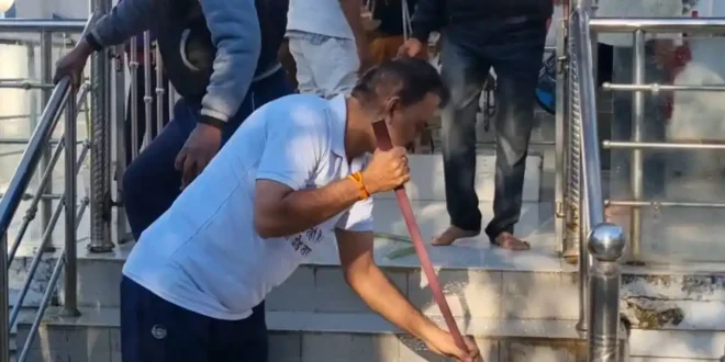 जब समाज और पुलिस साथ आए — तो स्वच्छता सिर्फ अभियान नहीं, संस्कार बनती है। कांकेर कोतवाली में जन-सहयोग का सराहनीय प्रयास।