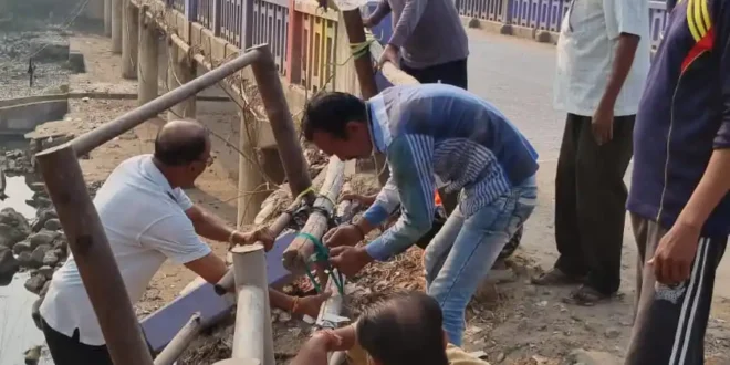 दूधनदी पुल की टूटी रेलिंग...जन सहयोग ने संभाली जिम्मेदारी श्रमदान कर की गई मरम्मत...नागरिकों ने की सराहना #Kanker #Jansahyog #LocalNews #SocialWork #ChhattisgarhNews