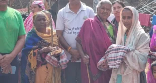 महिला दिवस पर अनोखी पहल....गरीब महिलाओं का किया सम्मान वस्त्र और उपहार किए भेंट...जन सहयोग की सराहनीय पहल #WomensDay #Kanker #SocialWork #WomenRespect #ChhattisgarhNews