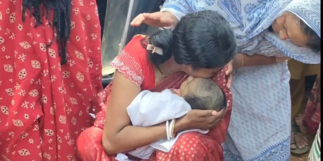 पखांजूर में मासूम बच्ची की मौत के बाद बवाल...अस्पताल में तोड़फोड़ हाईवे जाम...लापरवाही का आरोप लगा हंगामा किया… #Kanker #Pakhanjur #HospitalNews #BreakingNews #HealthSystem