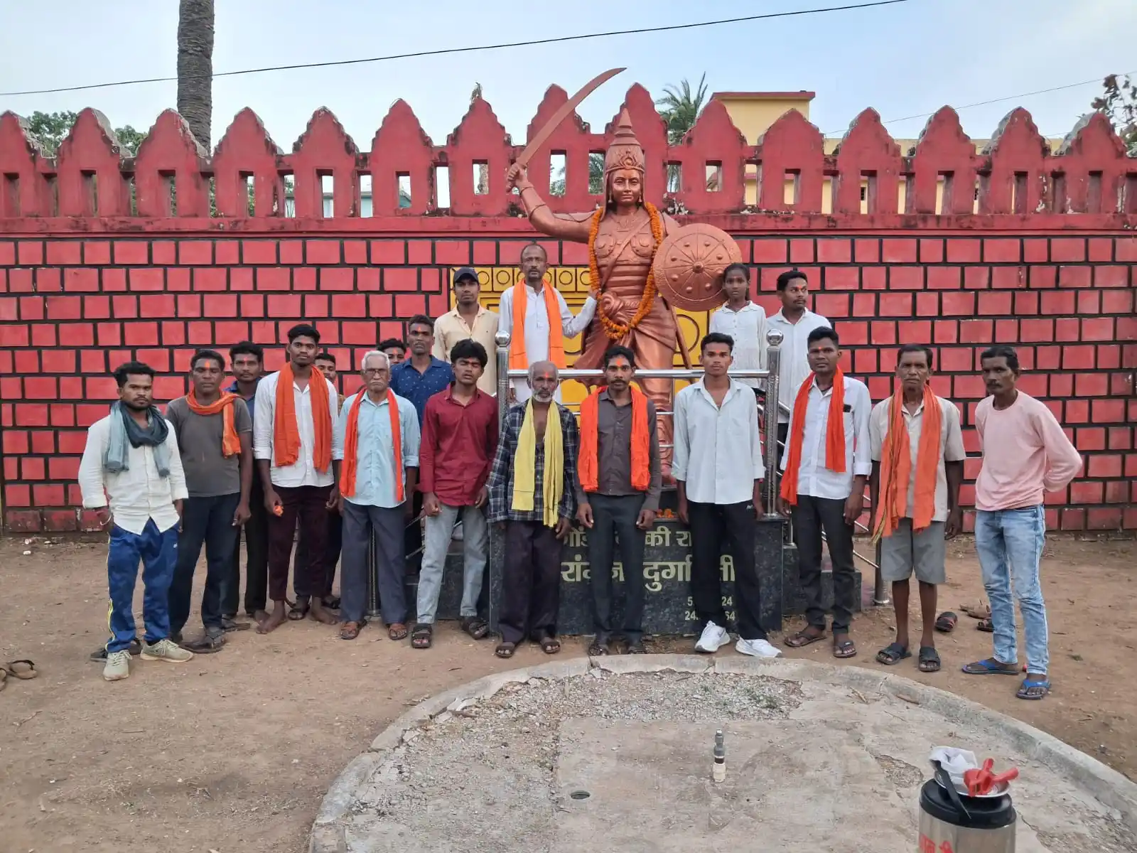 रानी दुर्गावती बलिदान दिवस....प्रतिमा पर पुष्प अर्पित कर किया नमन
वीरता और त्याग को किया याद....आदर्शों पर चलने का लिया संकल्प
#RaniDurgavati#Bhanupratappur#History #Tribute