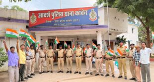 कांकेर में ‘जन सहयोग’ की अनूठी पहल....राष्ट्रीय पर्व की तैयारियों में जुटे कर्मवीरों का सम्मान प्रशासनिक अधिकारियों और पुलिसकर्मियों को लगाया सम्मान बैज....15 अगस्त की तैयारियों में दिन-रात जुटे कर्मवीर पर्दे के पीछे मेहनत करने वालों को मिला सम्मान....पुलिस जवानों की सेवा भावना को किया सलाम #JanSahyog #AjayPappuMotwani #IndependenceDay #IndependenceDay2026 #15August #15August2026 #HarGharTiranga #NationFirst #NationService