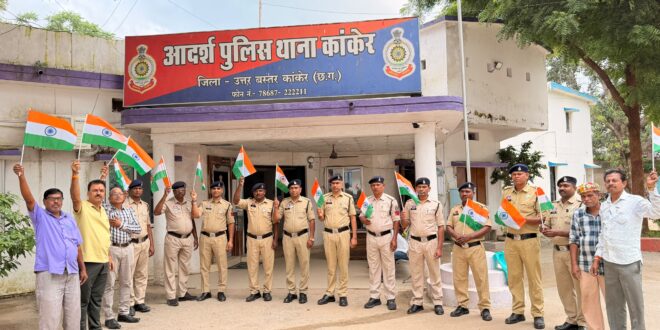 कांकेर में ‘जन सहयोग’ की अनूठी पहल....राष्ट्रीय पर्व की तैयारियों में जुटे कर्मवीरों का सम्मान प्रशासनिक अधिकारियों और पुलिसकर्मियों को लगाया सम्मान बैज....15 अगस्त की तैयारियों में दिन-रात जुटे कर्मवीर पर्दे के पीछे मेहनत करने वालों को मिला सम्मान....पुलिस जवानों की सेवा भावना को किया सलाम #JanSahyog #AjayPappuMotwani #IndependenceDay #IndependenceDay2026 #15August #15August2026 #HarGharTiranga #NationFirst #NationService