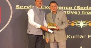 समाजसेवी अजय पप्पू मोटवानी को मुंबई में बड़ा सम्मान क्रिकेट दिग्गज सुनील गावस्कर के हाथों सम्मानित मिला ‘इंडिया ब्रांड आइकॉन 2026’ सम्मान समाज सेवा के क्षेत्र में योगदान की राष्ट्रीय मंच पर पहचान #Kanker #AjayPappuMotwani #IndiaBrandIcon #IndiaBrandIcon2026 #SunilGavaskar #Mumbai #SocialWork #SocialService #KankerPride #